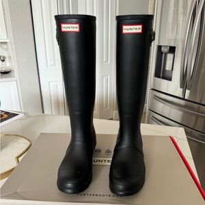 Hunter women’s original tall boots in matte black.